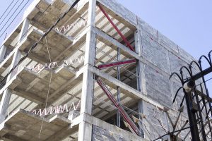 ساختمان مسکونی بتنی با مهاربند کمانش تاب - طراحی و تولید BRB