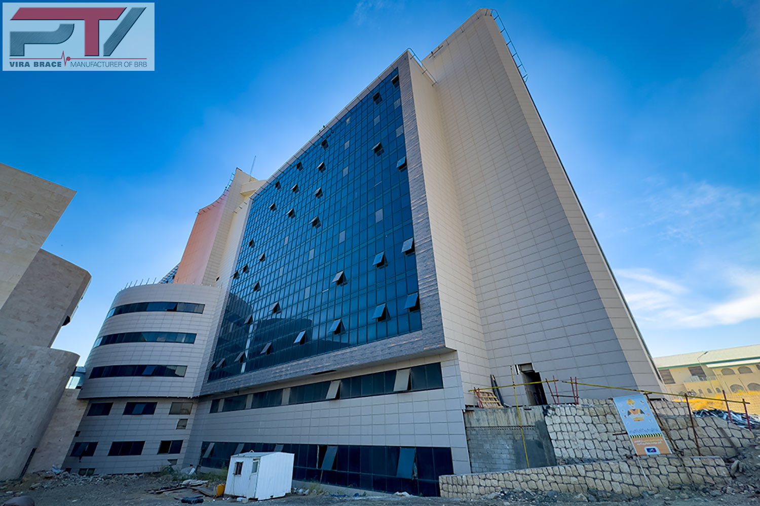 مقاوم سازی بیمارستان دانشگاه شهید بهشتی ارومیه با مهاربندهای کمانش تاب BRB طراحی و تولید توسط شرکت پویا تدبیر ویرا